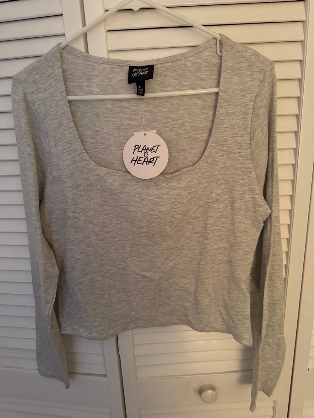 NWT Planet Heart Women's Light Gray Scoop Neck Long Sleeve Crop Top, XL